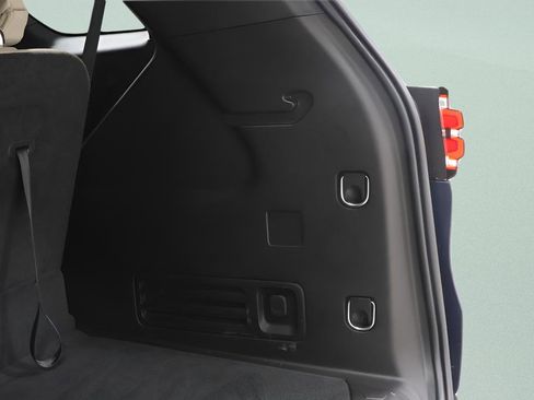 Used 2023 Chevrolet Traverse LS FWD image 28