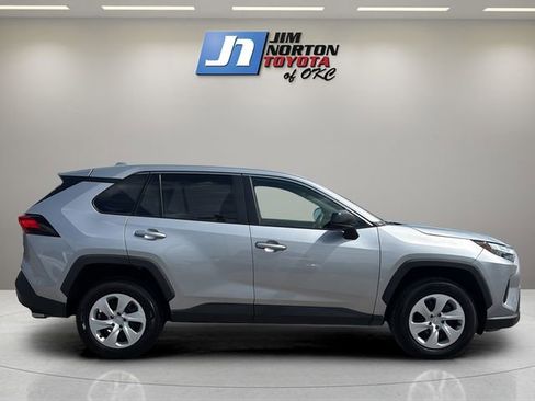 Used 2024 Toyota RAV4 LE AWD/4WD image 4