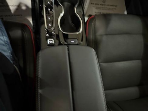 Used 2022 Buick Envision Essence w/ Technology Package II image 23