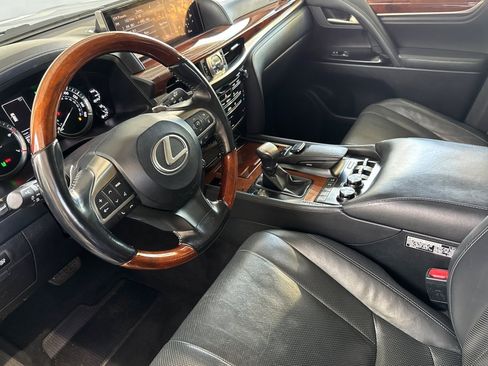 Used 2017 Lexus LX 570 4WD w/ Luxury Package image 11