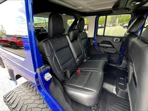 Used 2018 Jeep Wrangler Unlimited Sahara image 29