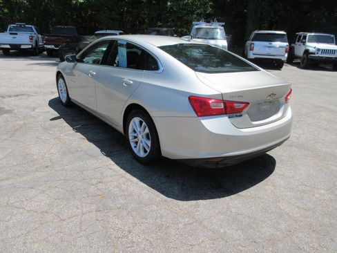Used 2016 Chevrolet Malibu LT w/ Driver Confidence Package FWD image 3