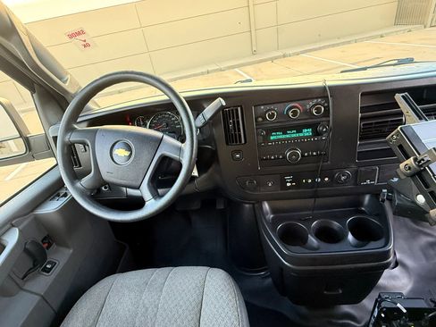 Used 2021 Chevrolet Express 2500 RWD image 23