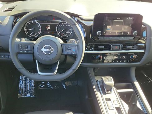 New 2025 Nissan Pathfinder SV image 5