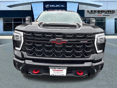 Used 2024 Chevrolet Silverado 2500 ZR2 w/ Technology Package image 2