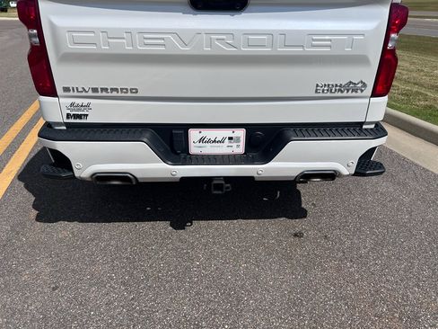 Used 2024 Chevrolet Silverado 1500 High Country w/ Technology Package image 9