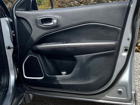 Used 2020 Jeep Compass Limited image 23