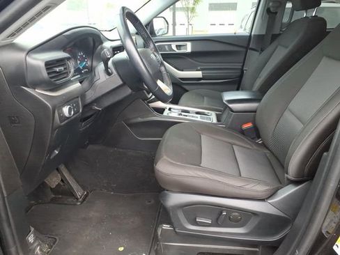 Used 2022 Ford Explorer XLT image 19