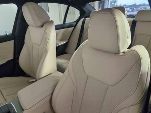 Used 2025 BMW 330i Sedan w/ Convenience Package image 21