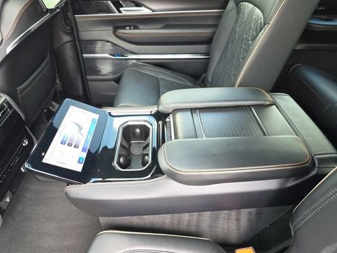 Used 2025 Jeep Grand Wagoneer L Series III w/ Rear Seat Video Group 1 AWD/4WD image 39
