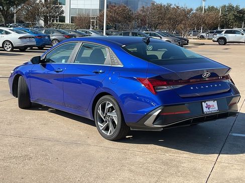 Used 2025 Hyundai Elantra SEL image 7