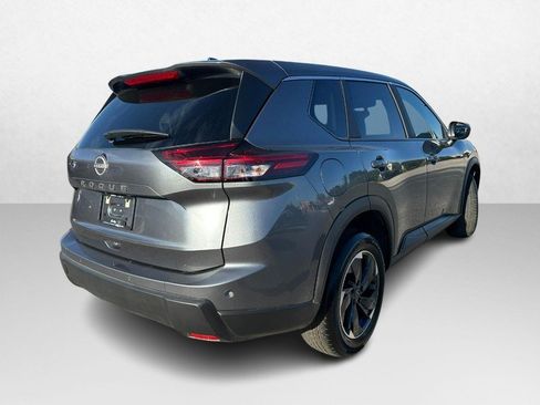 Used 2025 Nissan Rogue SV image 3