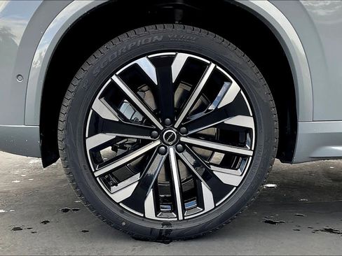 New 2026 Volvo XC90 B5 Plus image 14