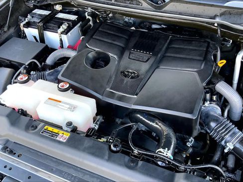 Used 2024 Toyota Tundra Platinum image 33