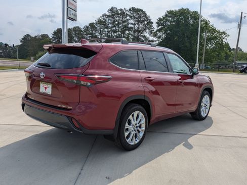 New 2026 Toyota Highlander Limited AWD/4WD image 5