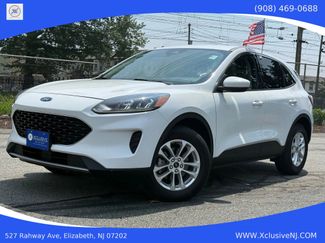 Used 2020 Ford Escape SE image 1
