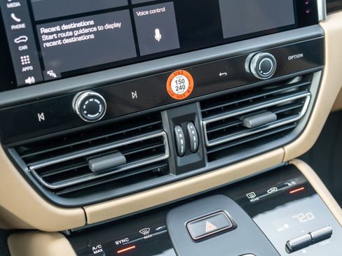 Used 2026 Porsche Macan image 24