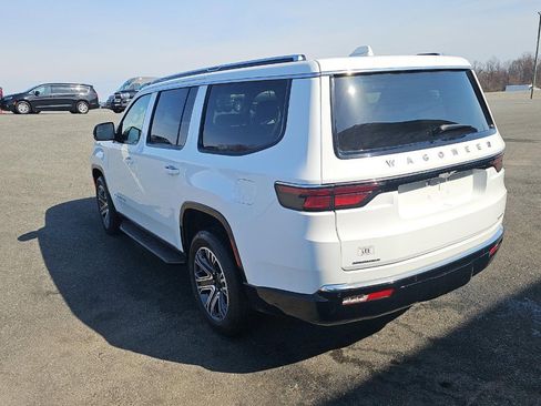 Used 2023 Jeep Wagoneer Series II w/ HD Trailer Tow Package image 6