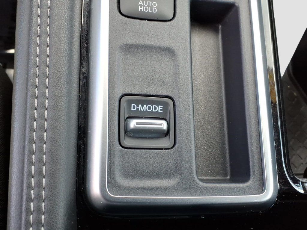Used 2024 Nissan Pathfinder Platinum FWD image 28