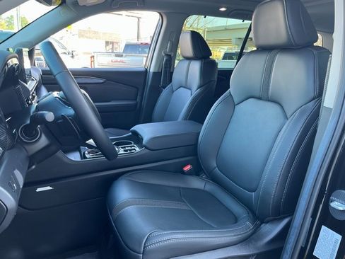 Used 2025 Honda Pilot Touring image 10