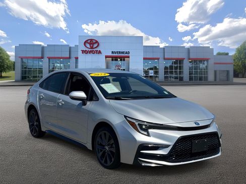 Certified 2024 Toyota Corolla SE FWD image 2