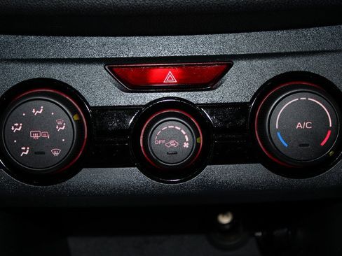 Used 2018 Subaru Crosstrek 2.0i Premium w/ Moonroof Package image 16