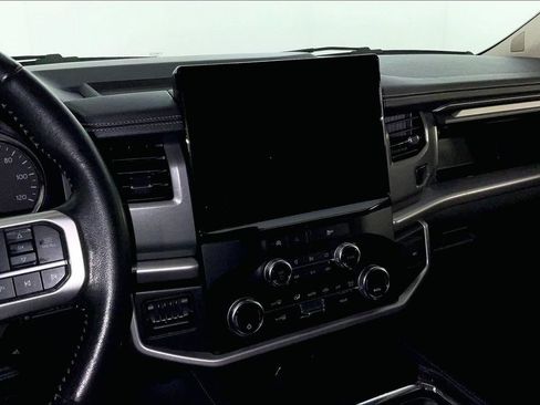 Used 2024 Ford Expedition XLT RWD image 9