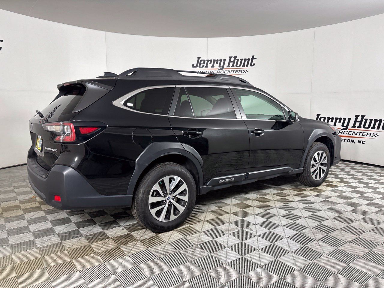 Used 2024 Subaru Outback Premium AWD/4WD image 4