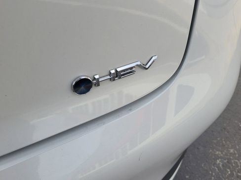 Used 2023 Toyota Prius LE image 6