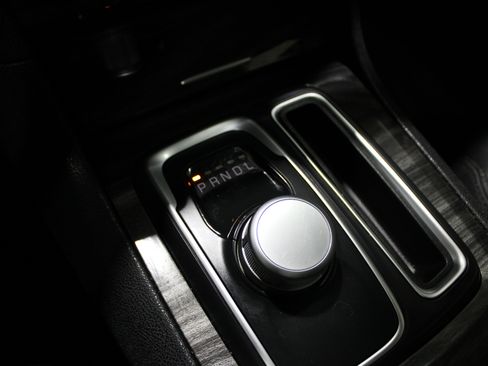 Used 2019 Chrysler 300 Touring w/ Sport Appearance Package image 22