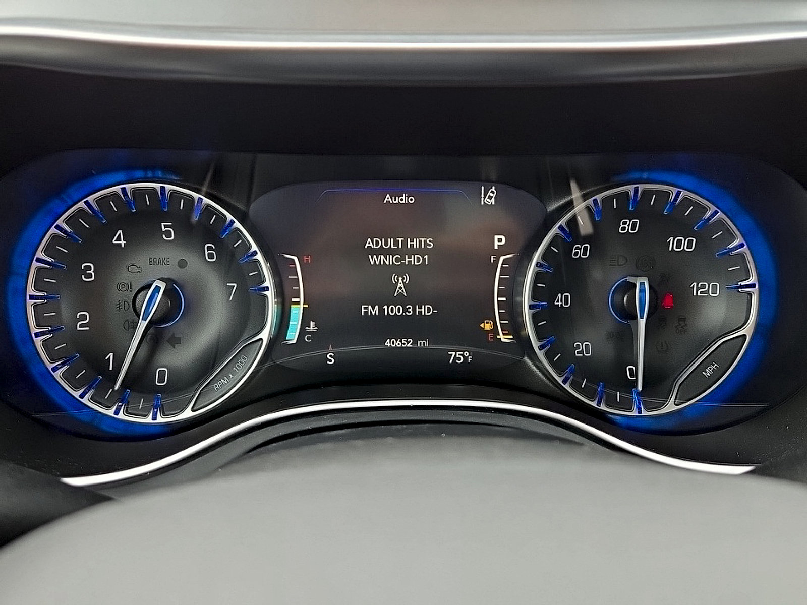Used 2025 Chrysler Pacifica Limited FWD image 15