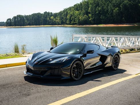 Used 2023 Chevrolet Corvette Z06 RWD image 9