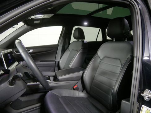 Used 2024 Volkswagen Atlas Cross Sport SEL R-Line AWD/4WD image 14