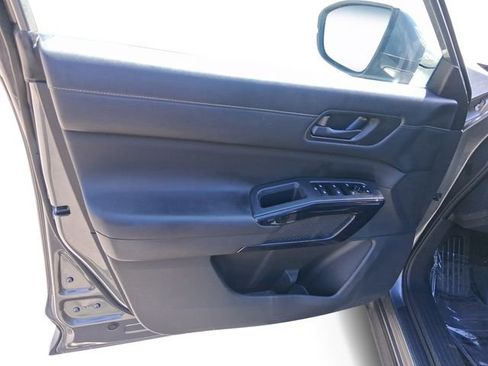 Used 2025 Nissan Pathfinder SV AWD/4WD image 11