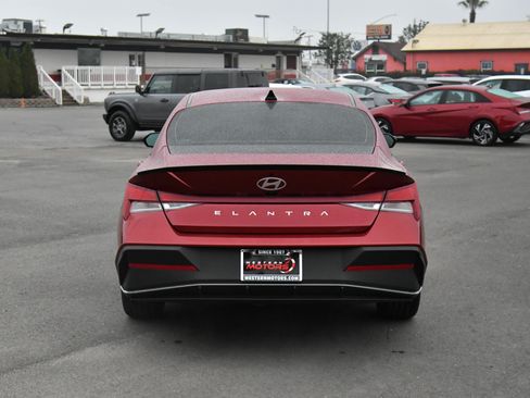 Used 2025 Hyundai Elantra Sport image 7