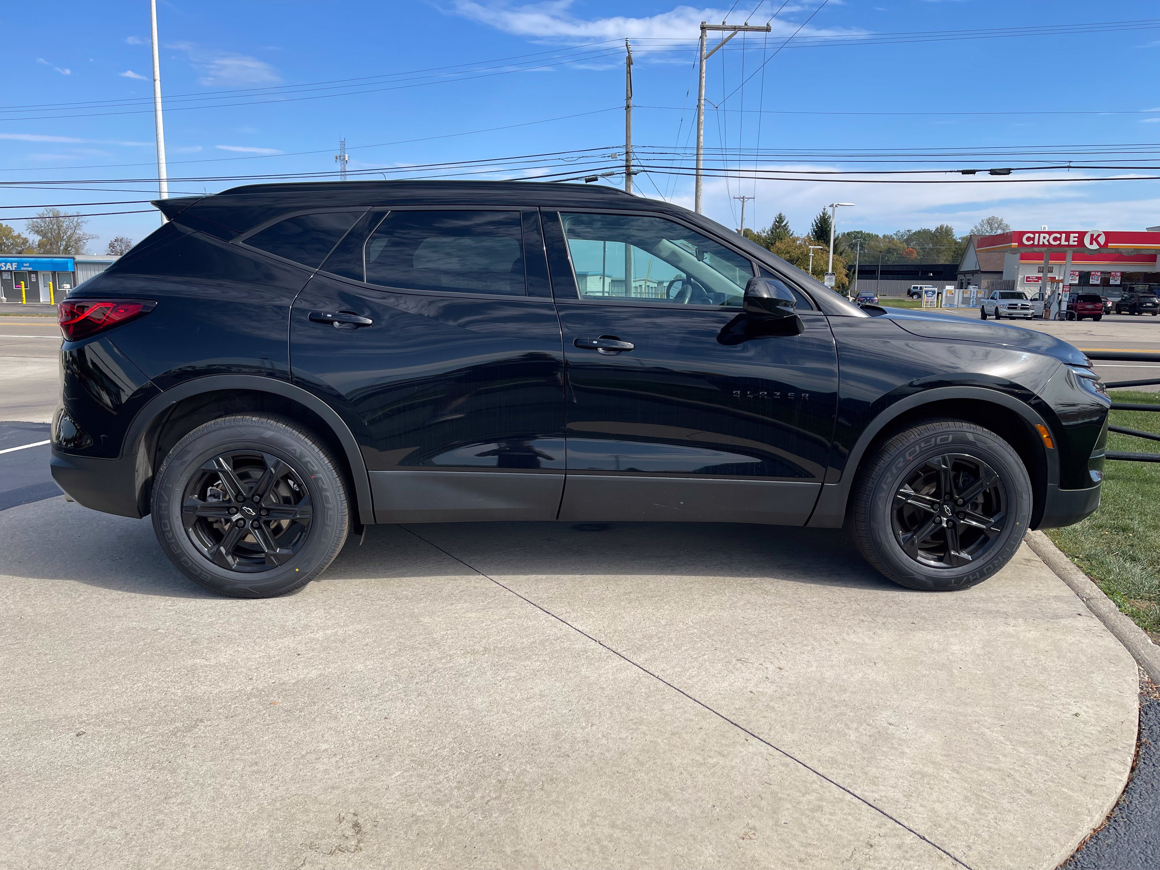 Used 2023 Chevrolet Blazer LT w/ Midnight/Sport Edition FWD image 8