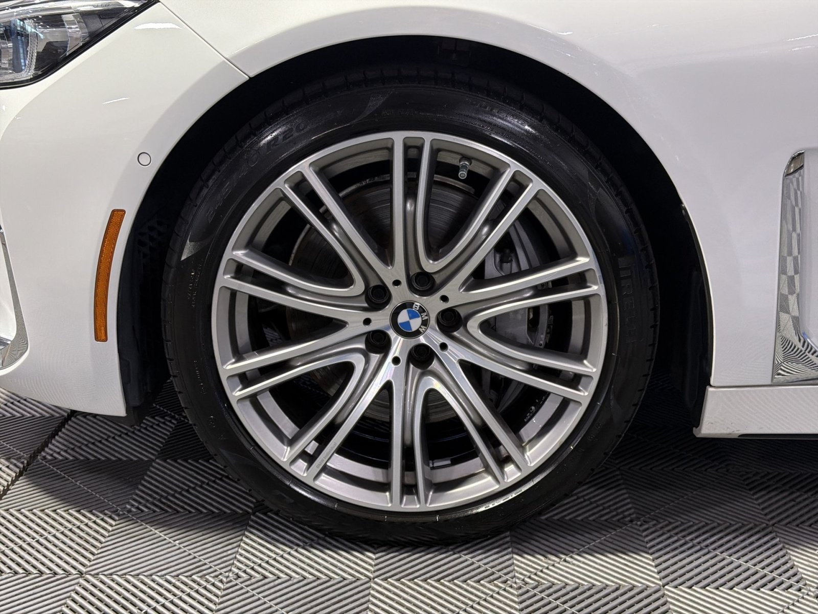 Used 2022 BMW 750i xDrive w/ Executive Package AWD/4WD image 16