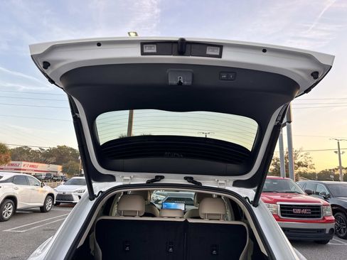 Used 2025 Genesis GV70 2.5T w/ Select Package image 12