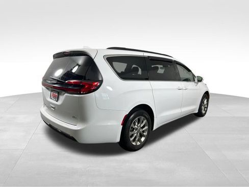 Used 2022 Chrysler Pacifica Touring-L AWD/4WD image 7