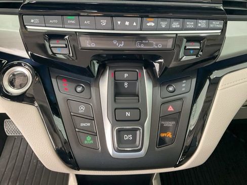 New 2026 Honda Odyssey Touring image 13