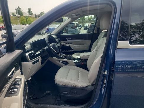 Used 2023 Kia Telluride S w/ S Sunroof Package FWD image 9