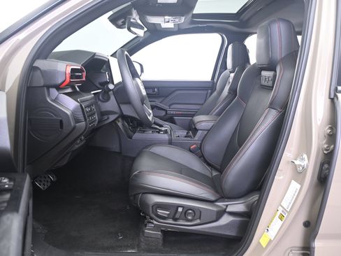 Used 2025 Toyota Tacoma TRD Pro AWD/4WD image 28