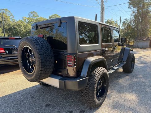 Used 2013 Jeep Wrangler Unlimited Sahara image 5