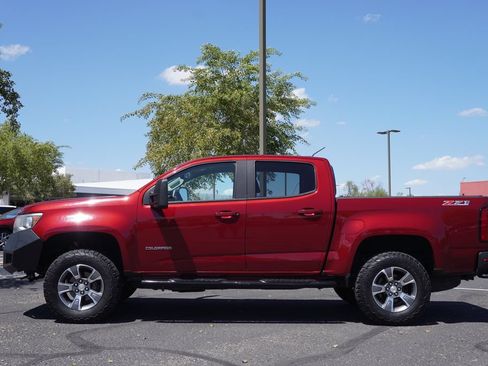 Used 2019 Chevrolet Colorado Z71 AWD/4WD image 2