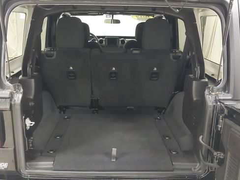 Used 2019 Jeep Wrangler Unlimited Sahara w/ Safety Group AWD/4WD image 27