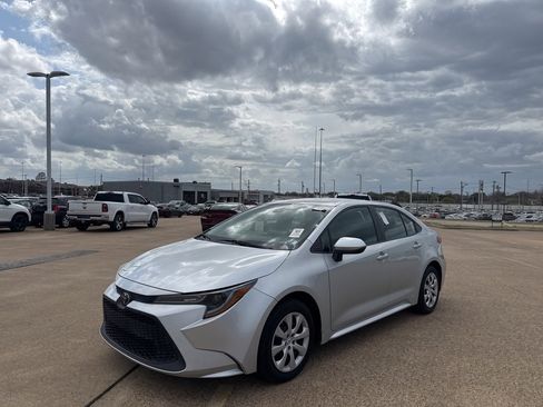 Used 2022 Toyota Corolla LE image 7
