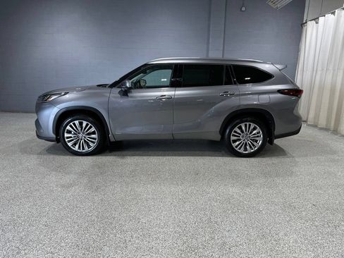 Certified 2026 Toyota Highlander Platinum AWD/4WD image 5