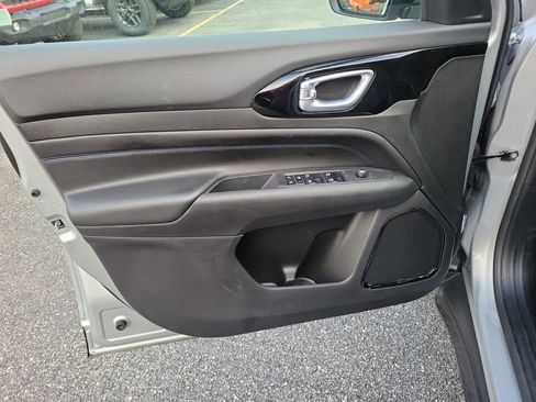 Certified 2025 Jeep Compass Latitude w/ Altitude Special Edition image 10