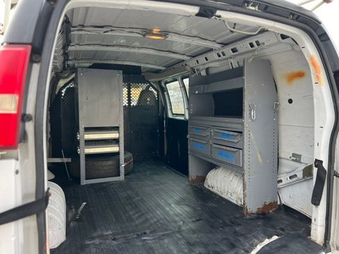 Used 2009 Chevrolet Express 1500 RWD 1500 135 image 25