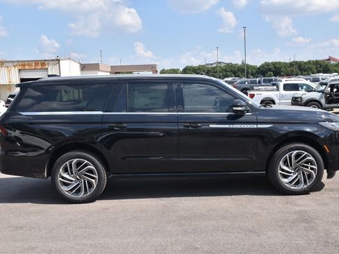 New 2025 Lincoln Navigator L Reserve image 5